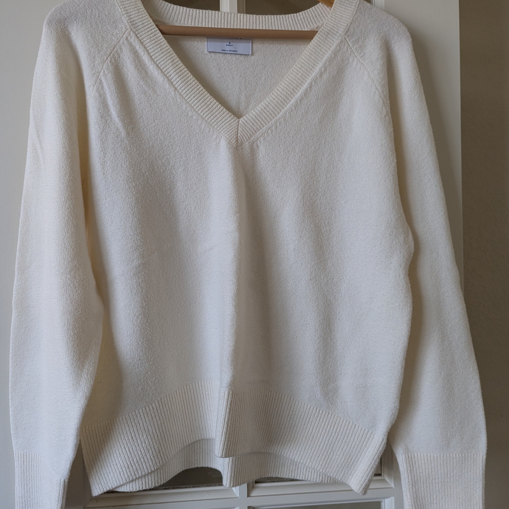 Old Navy Women's V-Neck Sweater - Ivory